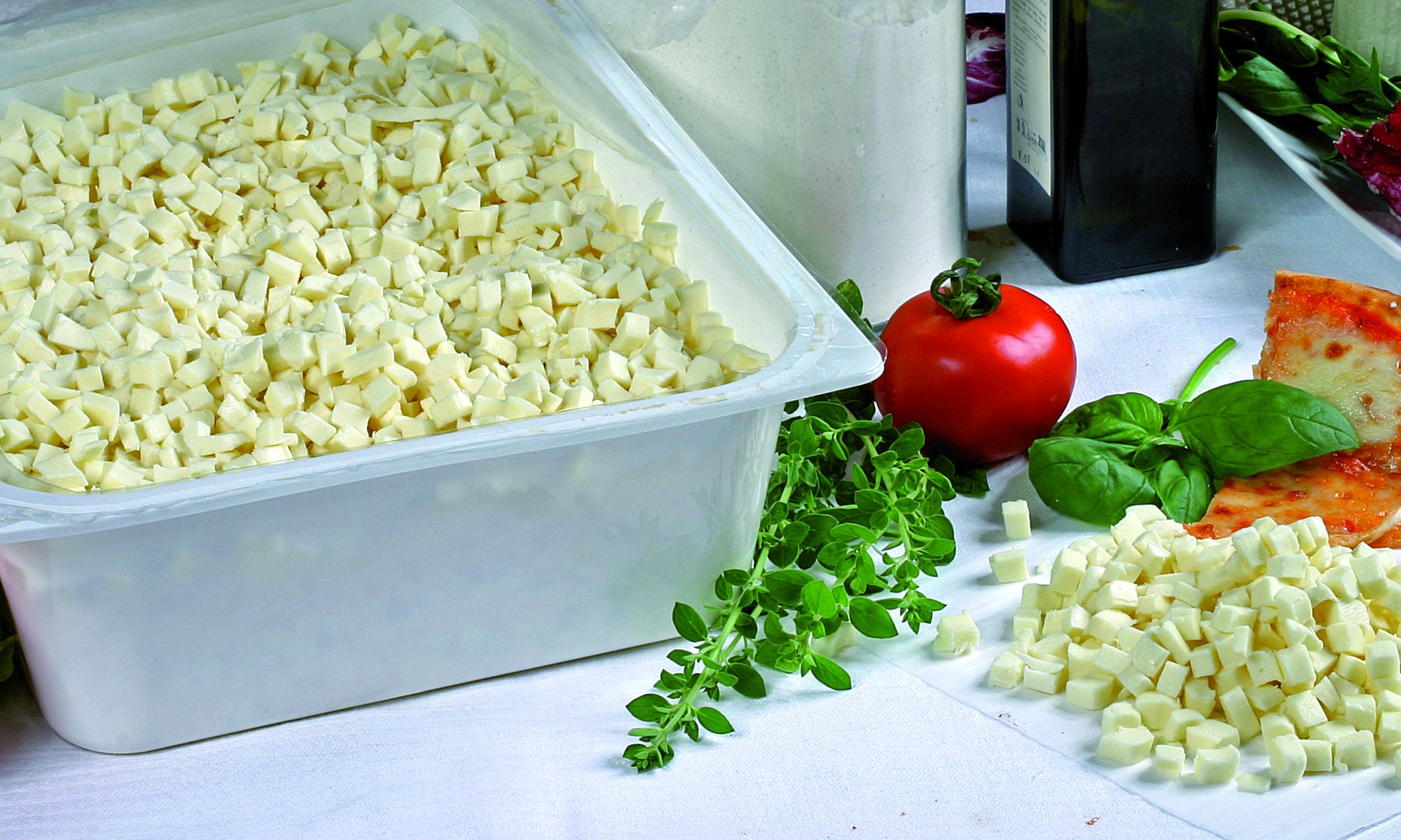 Italian Fresh mozzarella with mix 60% cow's milk 40% buffalo's milk diced - pack of 3 kg