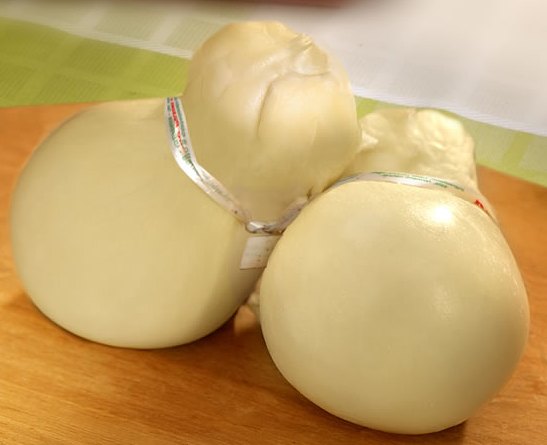 Dried raw milk mozzarella 