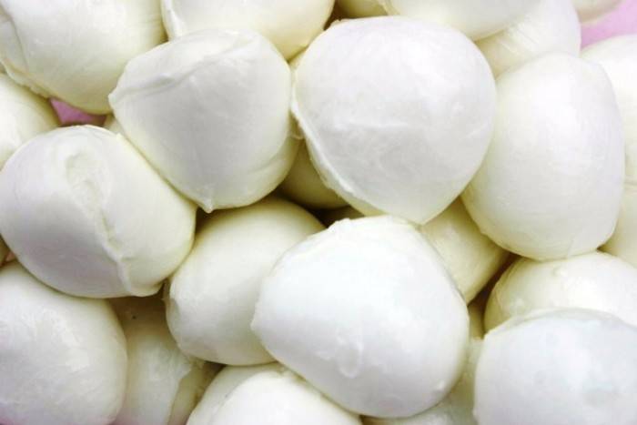 Italian Fresh mozzarella made of 100 % buffalo's milk, in small pieces 